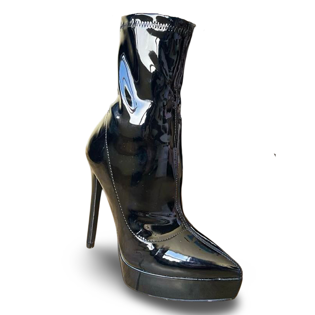 Botines Negros en Charol en Punta y Taco Alto DC2307BNG