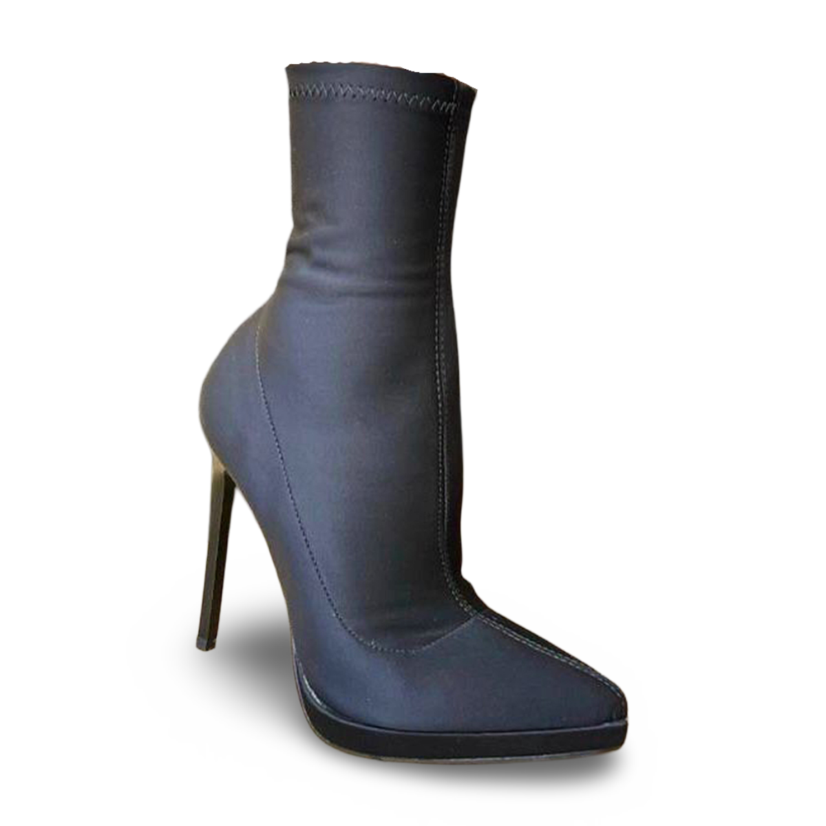 Botines Negros Satinados en Punta y Taco Alto DC2307ANG